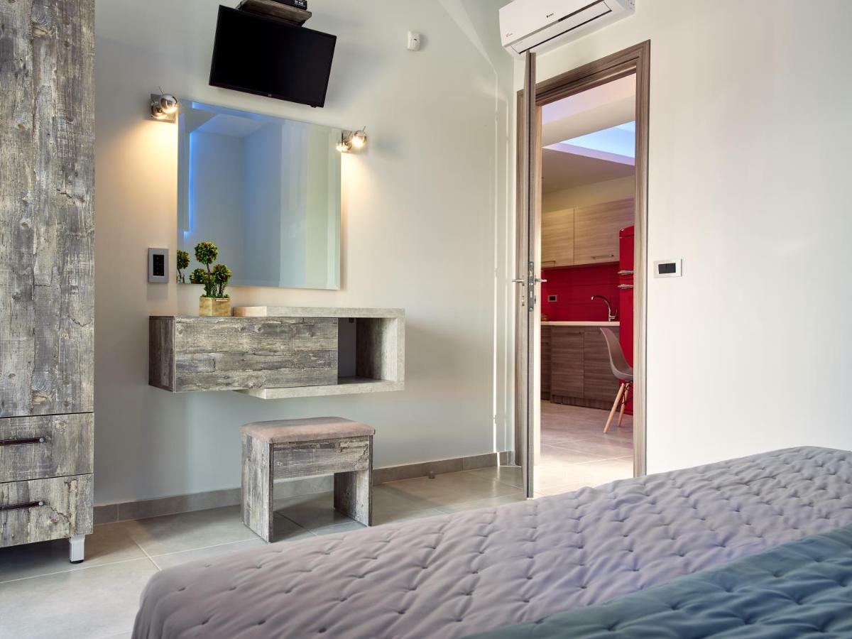 Savvas Luxury Suites Laganas Exterior photo