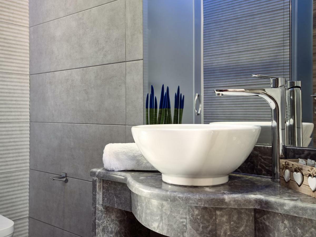 Savvas Luxury Suites Laganas Exterior photo